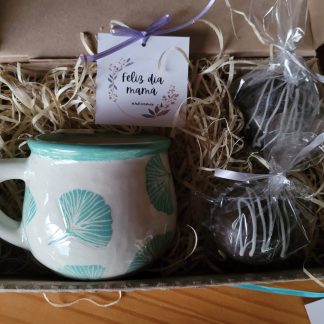 Box para mamá - Taza artesanal + 2 bombas de chocolate con cafe